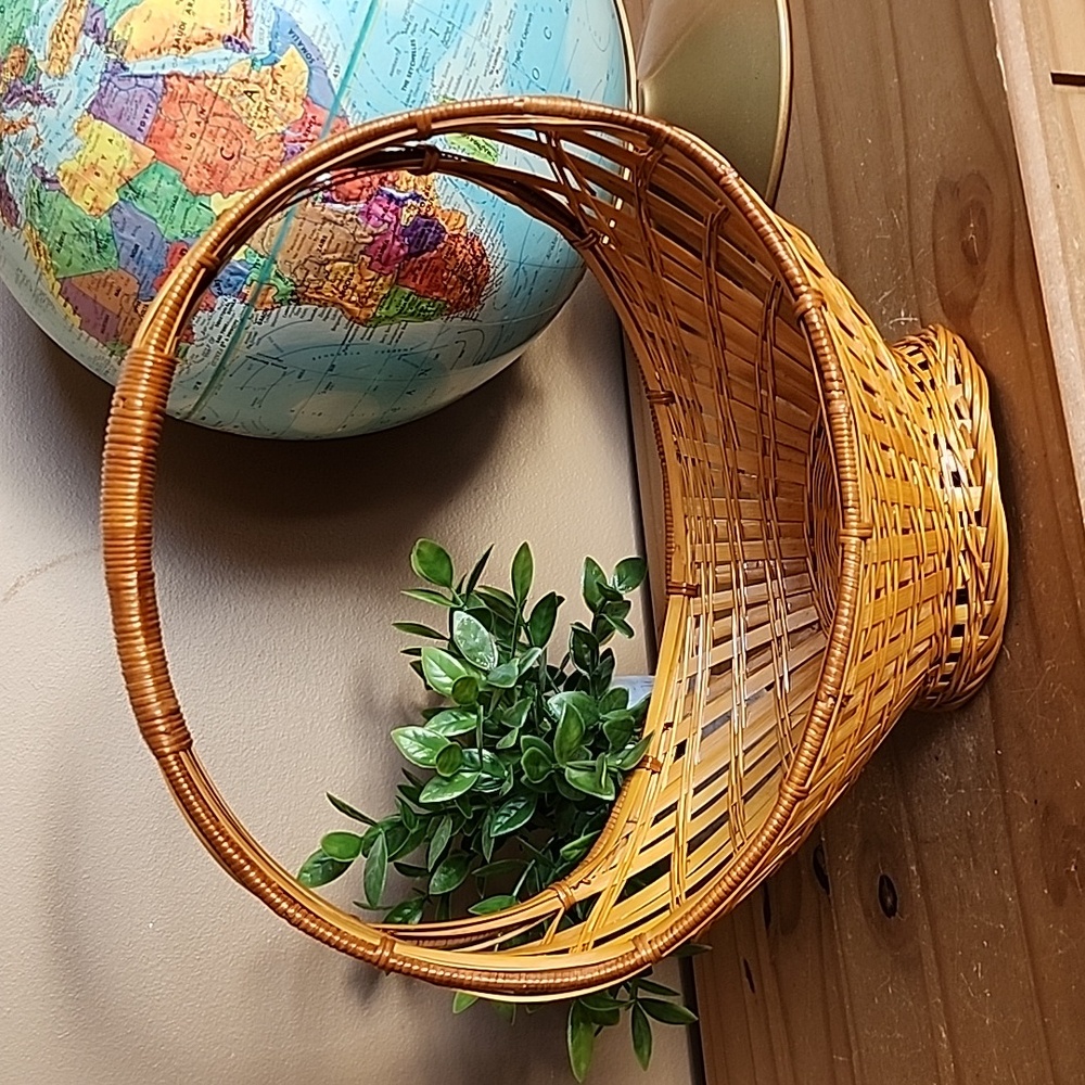 Gondola Shaped Tan Wicker Basket